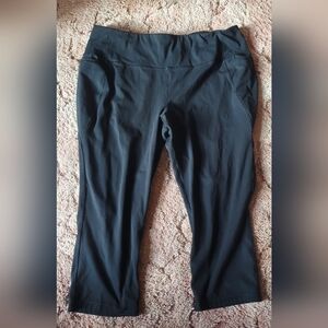 Livi Active Black Cropped Leggings